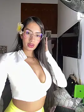 Julieta Duque online show from 03.31.26