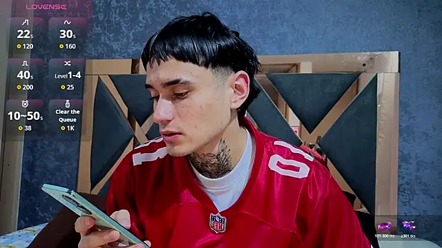 Snapshot of owen_desmond chatting on 10.21.25 owen desmond online show from 10.21.25