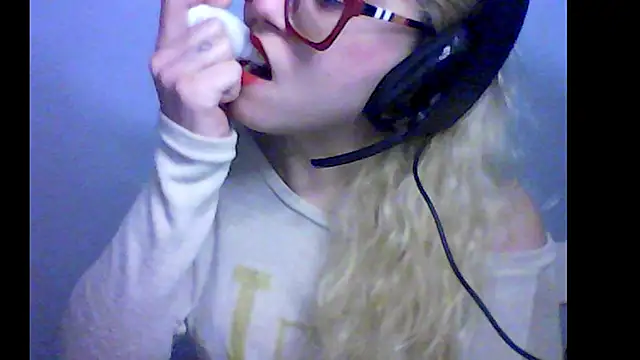 BlondieTami online show from 10.10.25