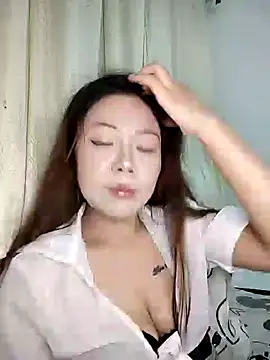 Snapshot of -Bianca- chatting on 09.28.25 -Bianca- online show from 09.28.25