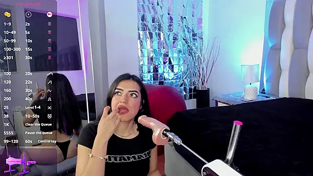 IsaDiiaz online show from 10.16.25