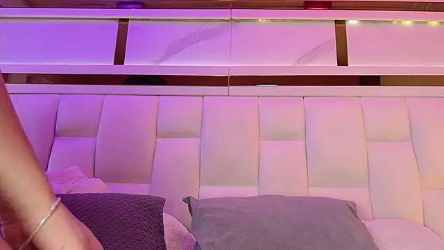 samanthaa sm online show from 10.25.25