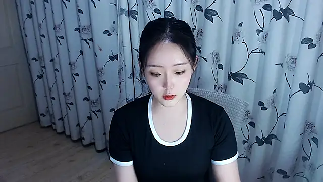 Snapshot of Niannian- chatting on 10.04.25 Niannian- online show from 10.04.25