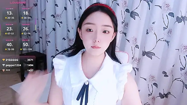 Snapshot of Niannian- chatting on 10.19.25 Niannian- online show from 10.19.25