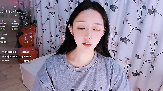 Snapshot of Niannian- chatting on 11.05.25 Niannian- online show from 11.05.25