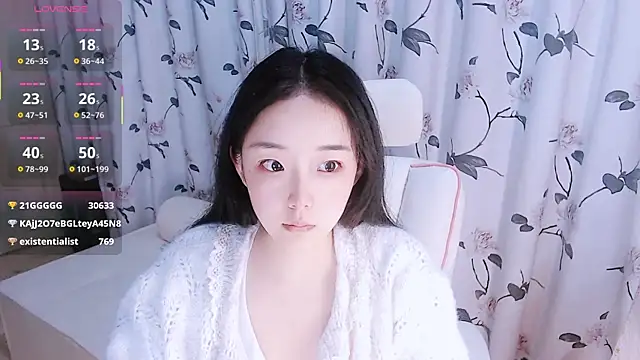 Snapshot of Niannian- chatting on 11.22.25 Niannian- online show from 11.22.25