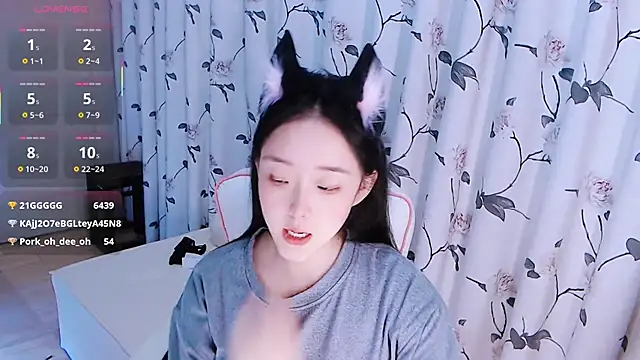 Snapshot of Niannian- chatting on 12.03.25 Niannian- online show from 12.03.25