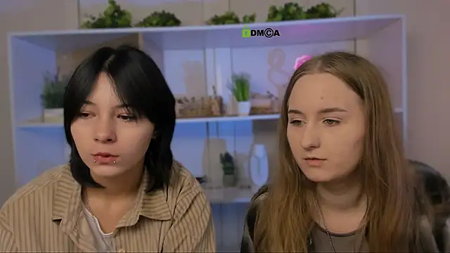 Snapshot of miraella chatting on 10.04.25 miraella online show from 10.04.25