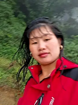 Snapshot of diamond-- chatting on 10.25.25 diamond-- online show from 10.25.25