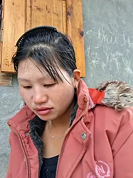 Snapshot of diamond-- chatting on 11.17.25 diamond-- online show from 11.17.25