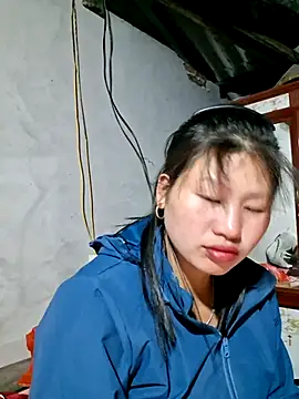 Snapshot of diamond-- chatting on 11.21.25 diamond-- online show from 11.21.25