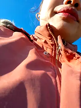 Snapshot of diamond-- chatting on 11.30.25 diamond-- online show from 11.30.25