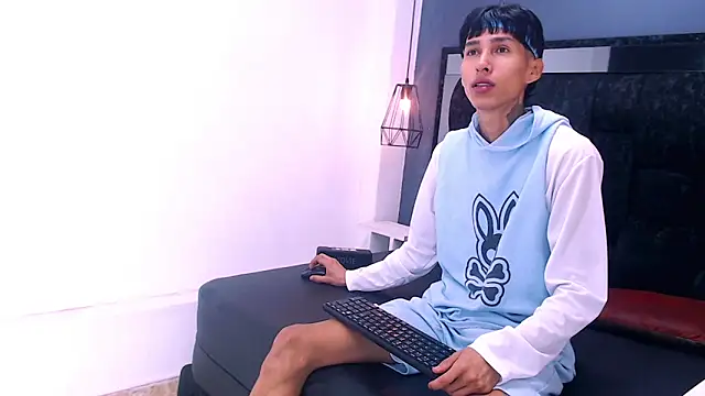 Daniel delux  online show from 10.30.25