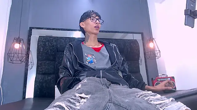 Daniel delux  online show from 12.01.25