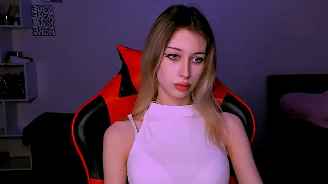 Lori lolii online show from 10.17.25