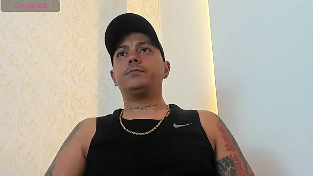 MaximoHall86 online show from 10.11.25