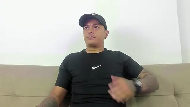 MaximoHall86 online show from 11.10.25