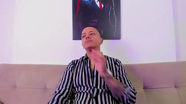 MaximoHall86 online show from 11.24.25