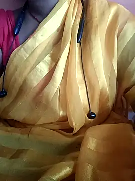 Snapshot of Suhanikapoor09 chatting on 10.14.25 Suhanikapoor09 online show from 10.14.25