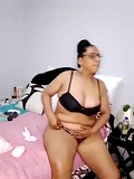 Snapshot of Ashleymilf47 chatting on 11.22.25 Ashleymilf47 online show from 11.22.25