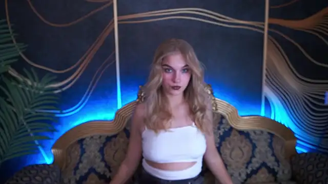 Snapshot of AlinaLiii chatting on 11.13.25 AlinaLiii online show from 11.13.25