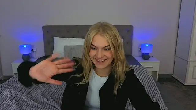 Snapshot of AlinaLiii chatting on 04.25.26 AlinaLiii online show from 04.25.26