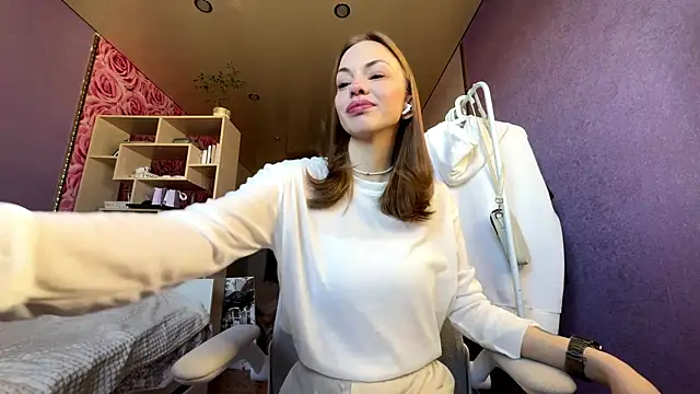 SofiaSmiles online show from 09.29.25