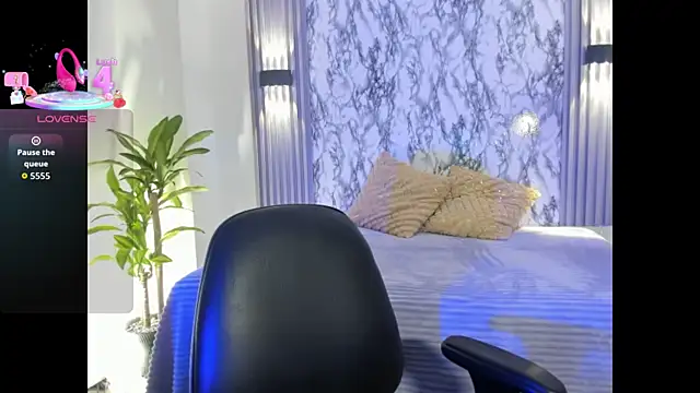 Snapshot of Dulcinea_2 chatting on 10.25.25 Dulcinea 2 online show from 10.25.25