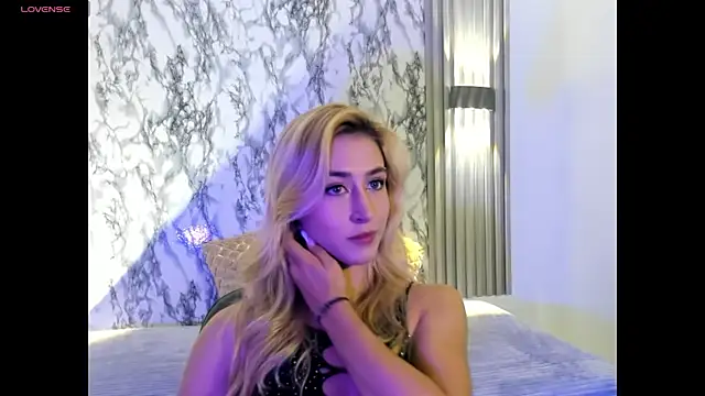 Snapshot of Dulcinea_2 chatting on 11.04.25 Dulcinea 2 online show from 11.04.25