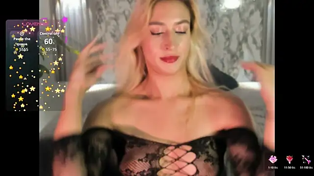 Snapshot of Dulcinea_2 chatting on 11.22.25 Dulcinea 2 online show from 11.22.25