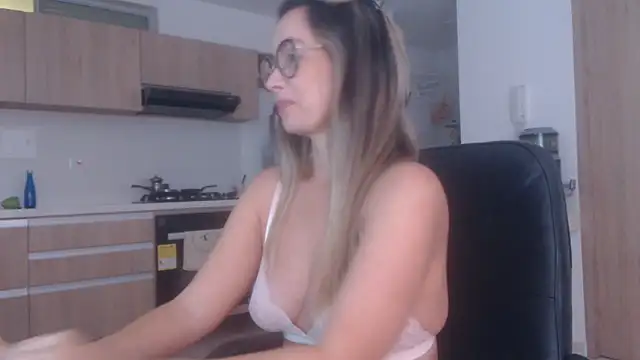 LovePaula online show from 02.04.26