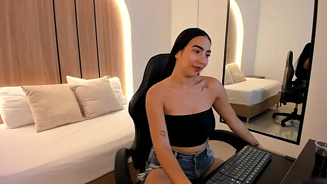 olivia willoow online show from 12.14.25