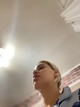 Giullyaxx online show from 10.22.25