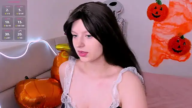 AishaAysitt online show from 10.19.25