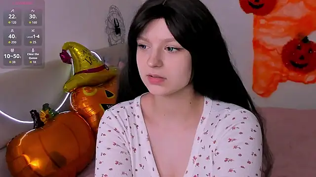 AishaAysitt online show from 10.21.25