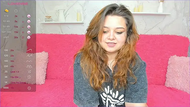 Snapshot of NinelCroft chatting on 10.03.25 NinelCroft online show from 10.03.25