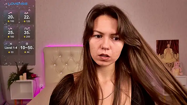 Snapshot of EllaCanny chatting on 11.07.25 EllaCanny online show from 11.07.25