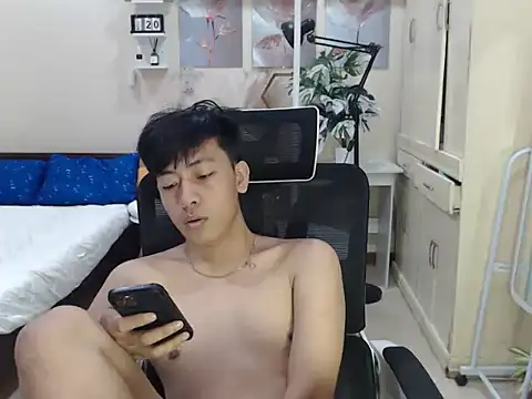 Snapshot of niel_cumshow chatting on 12.01.25 niel cumshow online show from 12.01.25