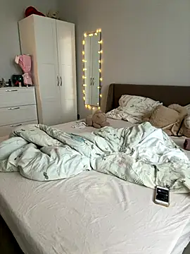 Snapshot of LinaViam chatting on 10.08.25 LinaViam online show from 10.08.25