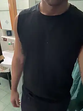 Snapshot of giovan2020 chatting on 11.03.25 giovan2020 online show from 11.03.25