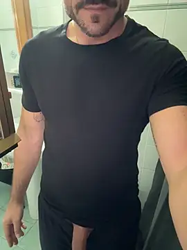 Snapshot of giovan2020 chatting on 11.09.25 giovan2020 online show from 11.09.25