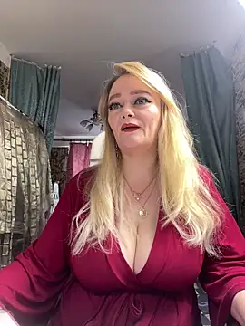 Snapshot of Sweet-blonde chatting on 02.05.26 Sweet-blonde online show from 02.05.26