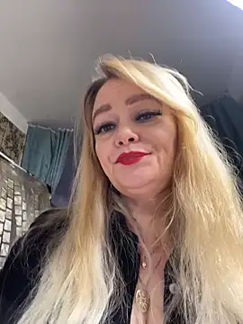 Snapshot of Sweet-blonde chatting on 02.13.26 Sweet-blonde online show from 02.13.26