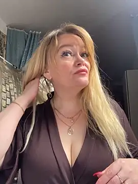 Snapshot of Sweet-blonde chatting on 02.14.26 Sweet-blonde online show from 02.14.26