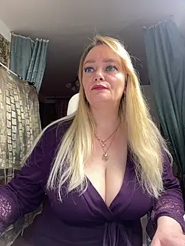 Snapshot of Sweet-blonde chatting on 02.14.26 Sweet-blonde online show from 02.14.26