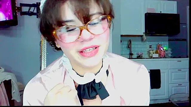 Snapshot of LunaMilav chatting on 09.27.25 LunaMilav online show from 09.27.25