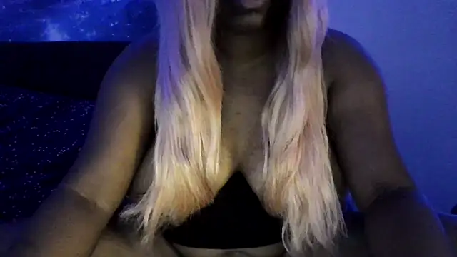 Snapshot of Chocolatekink chatting on 10.01.25 Chocolatekink online show from 10.01.25