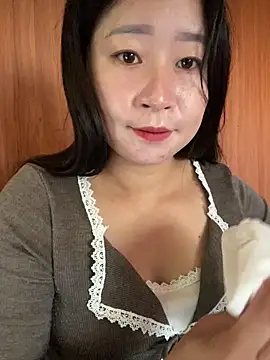 violet-00 online show from 10.18.25