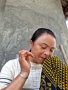 xuxulovezz online show from 10.13.25