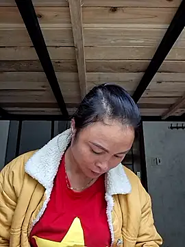 xuxulovezz online show from 10.25.25